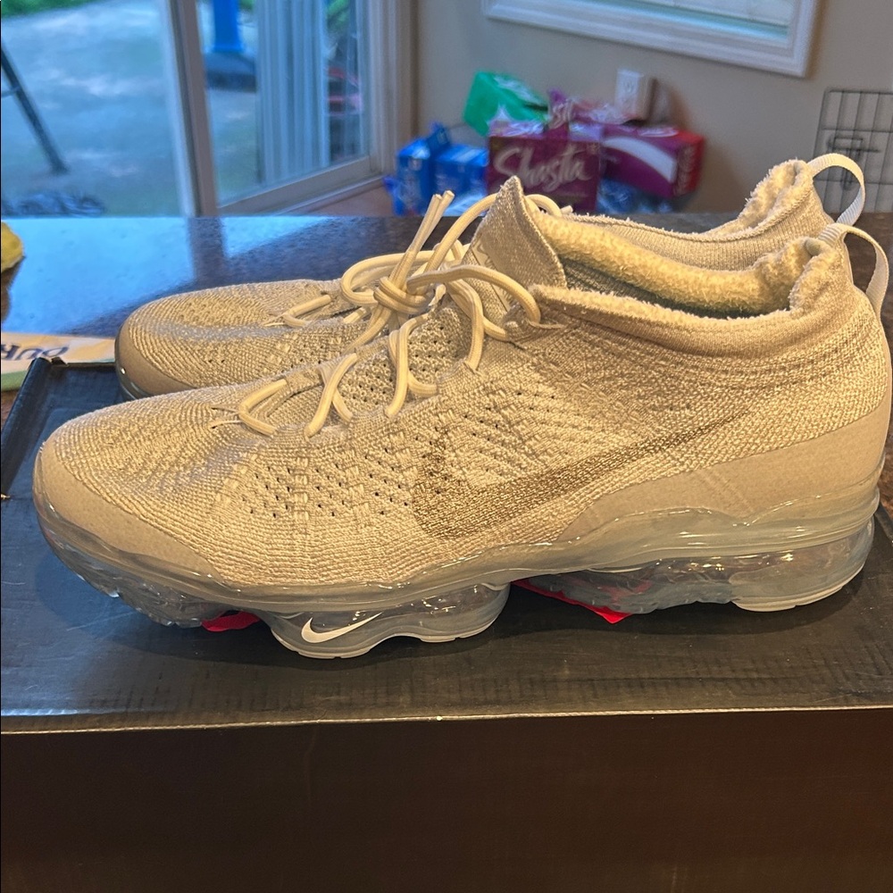 Nike men Air VaporMax Flyknit Sneakers - pure platinum
